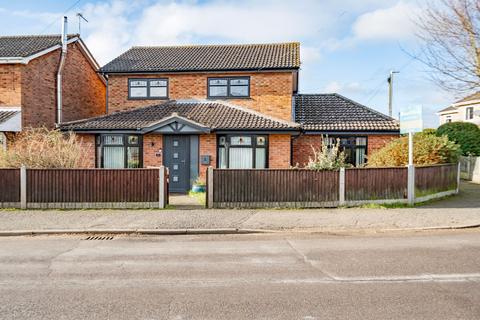 Bracon Road, Belton, NR31 5 bed detached house for sale