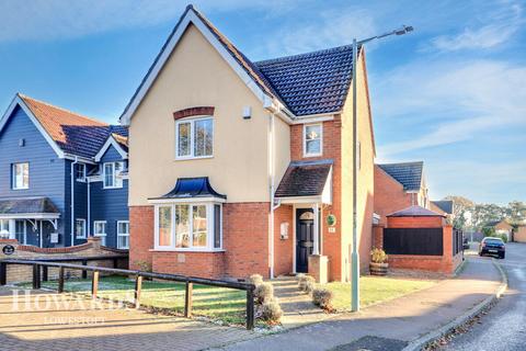 Jenkins Green, Lowestoft 3 bed detached house for sale