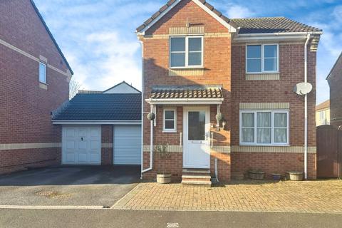 3 bedroom link detached house for sale