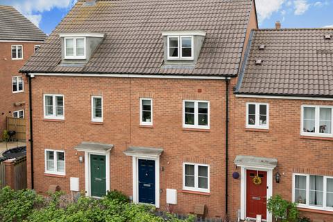Chappell Close, Buckinghamshire HP19 3 bed terraced house for sale