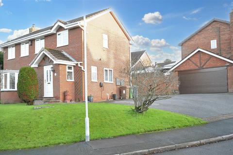 Lyndhurst Grove, Stone 4 bed detached house for sale