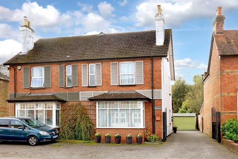 Cores End Road, Bourne End... 4 bed semi