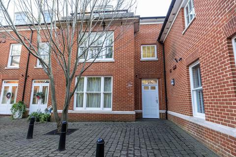 New Dover Road, Canterbury, CT1 2 bed flat for sale
