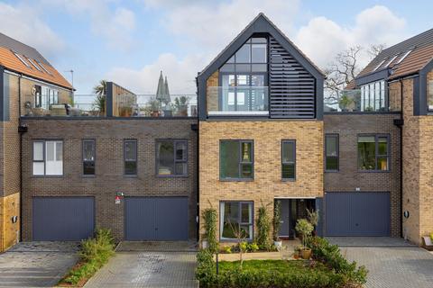 Bellevue Farm Road, Crawley RH11 5 bed terraced house for sale