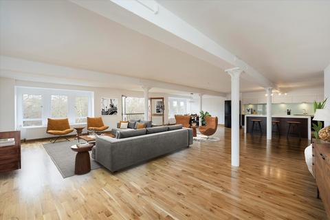 Olivers Wharf, Wapping High Street... 3 bed apartment for sale