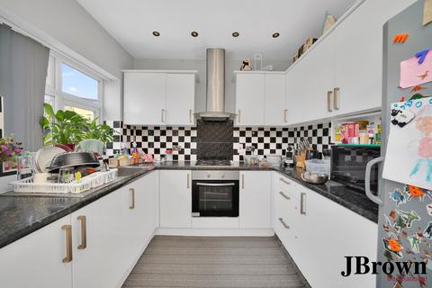 Wainfleet Avenue, Romford, Essex, RM5 4 bed end of terrace house for sale