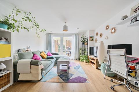 Broome Way, London 1 bed apartment for sale