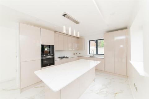 Dawlish Avenue, London, N13 4 bed detached house for sale