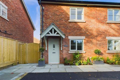 Blakemere Lane, Frodsham WA6 2 bed end of terrace house for sale