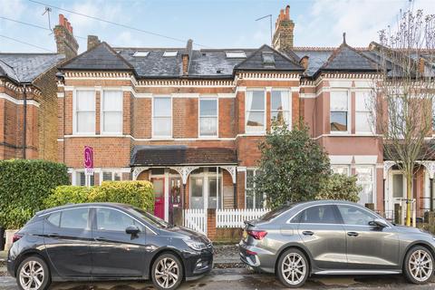 Kingsway, East Sheen, SW14 3 bed flat for sale