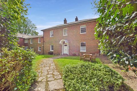 Hound Road, Netley Abbey, Southampton 2 bed apartment for sale