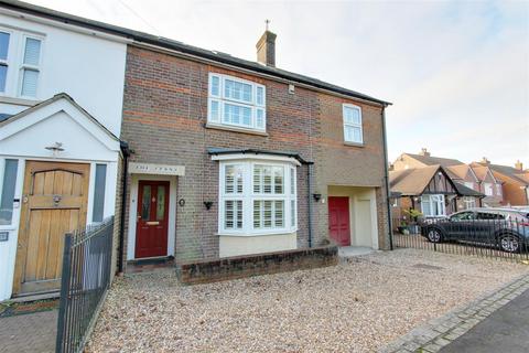 5 bedroom semi-detached house for sale