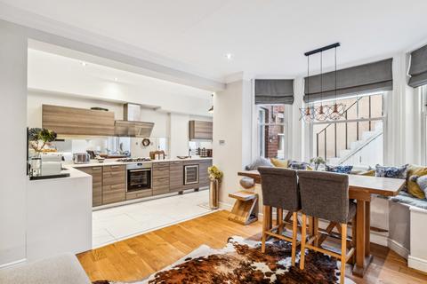 Barons Court Road, London, W14 2 bed flat for sale