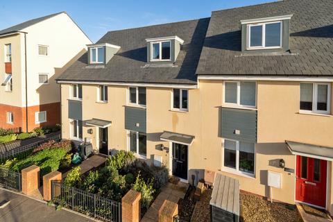 Yonder Acre Way, Cranbrook 3 bed townhouse for sale