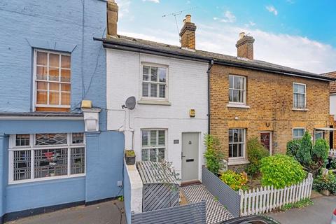 Ferry Road, Thames Ditton, KT7 2 bed terraced house for sale