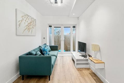 Perryn Road, London W3 1 bed apartment for sale