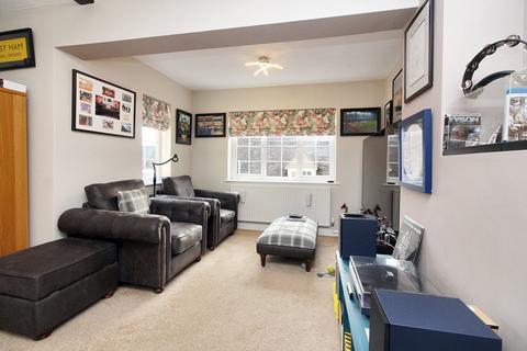 North Bridge Street, Shefford, SG17 2 bed maisonette for sale