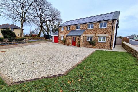 Trafalgar Close, Lewdown, Okehampton 4 bed detached house for sale