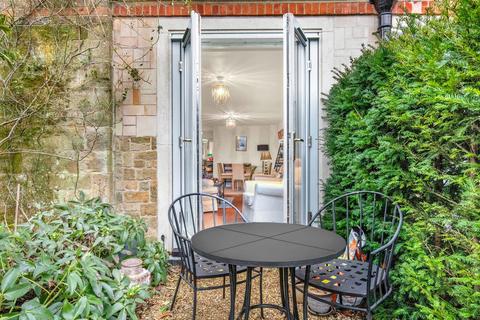 Kings Drive, Midhurst GU29 2 bed apartment for sale