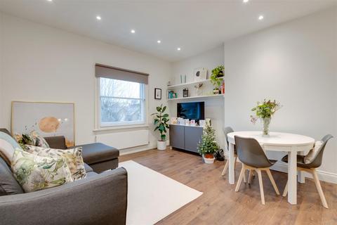 Brondesbury Villas, Queen's Park... 2 bed flat for sale