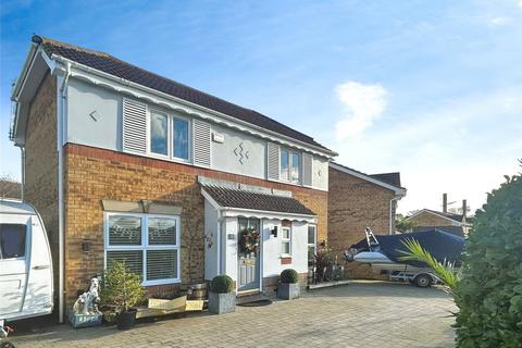Britannia Way, East Cowes 3 bed detached house for sale