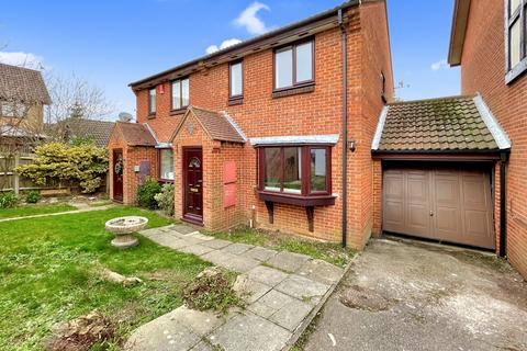 Reedsdale, Luton, Bedfordshire, LU2 9TG 3 bed semi