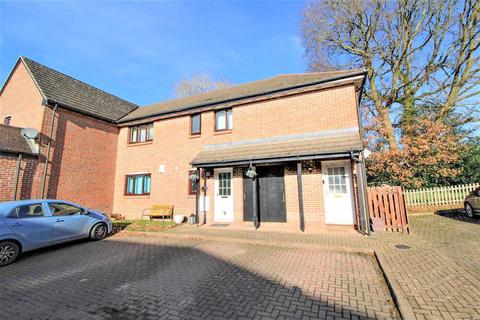 Wooland Court, Fleet GU52 2 bed maisonette for sale