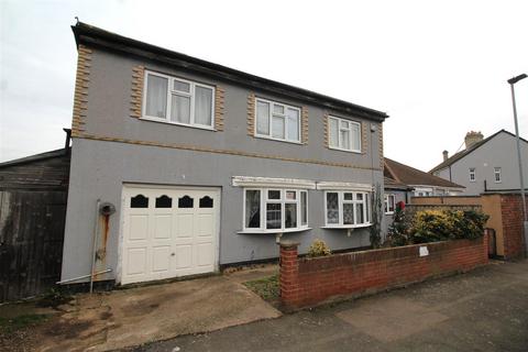 Lynton Road, Peterborough 3 bed detached house for sale