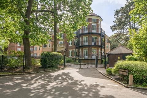 Kemnal Road, Chislehurst, Kent, BR7 2 bed flat for sale