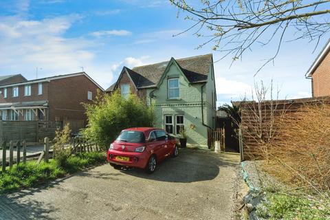 Friday Street, Eastbourne BN23 3 bed semi