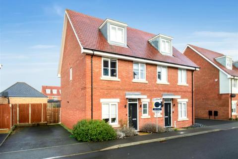 Gotland Avenue, Whitehouse, Milton... 5 bed semi