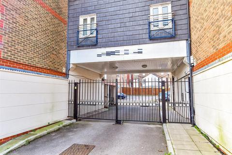 Exmouth Road, Southsea, Hampshire 1 bed ground floor flat for sale
