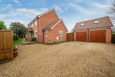 Fiddington Clays, Market Lavington... 4 bed detached house for sale