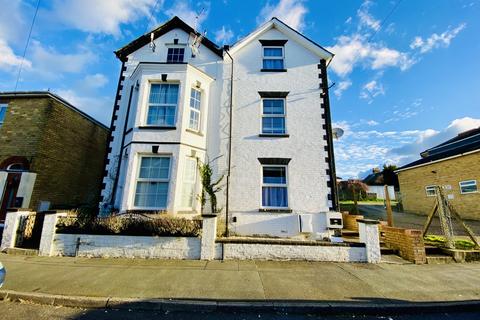 Osborne Road, East Cowes, Isle of Wight 4 bed semi