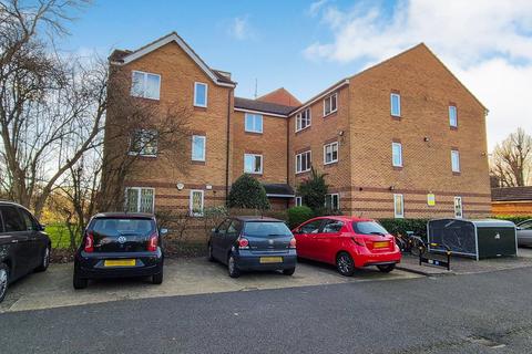 Bream Close, London, N17 2 bed flat for sale