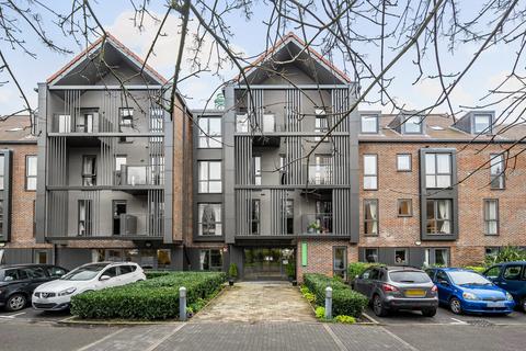 London Road, Guildford, Surrey, GU1 2 bed apartment for sale