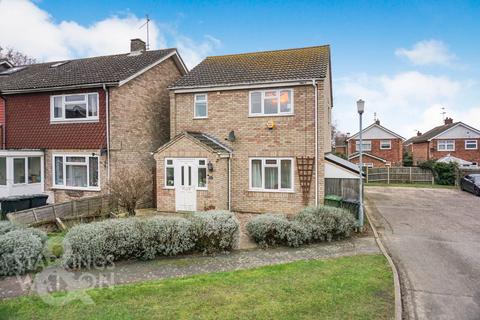 Berry Close, Belton, Great Yarmouth 3 bed detached house for sale