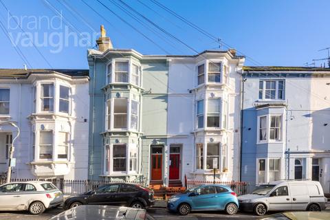 College Road, Brighton, East Sussex, BN2 2 bed flat for sale