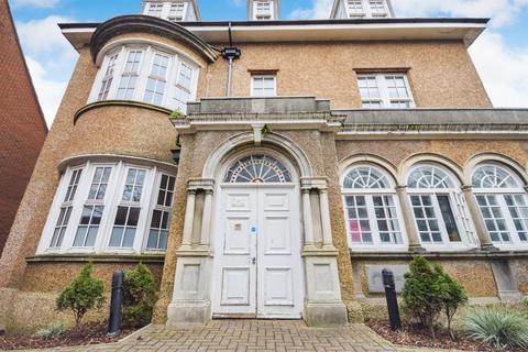 Bristol Gardens, Brighton 2 bed apartment for sale