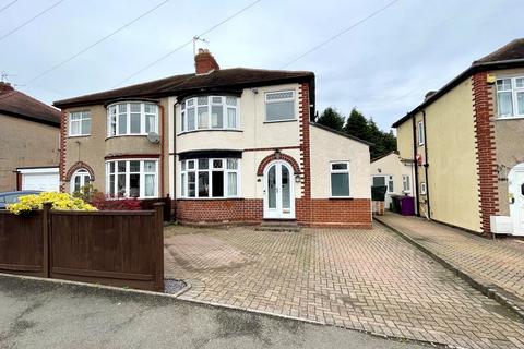 Burland Avenue, Claregate... 3 bed semi