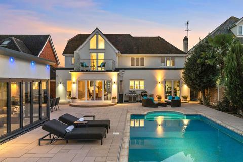Hall Road, Rochford SS4 5 bed detached house for sale