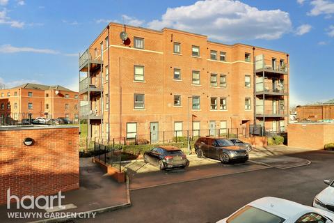 Bridge Road East, WELWYN GARDEN CITY 1 bed apartment for sale