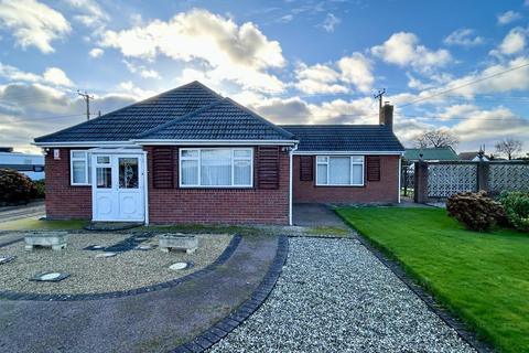 Heath Lane, Telford TF6 3 bed bungalow for sale