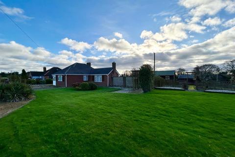 Heath Lane, Telford TF6 3 bed detached bungalow for sale
