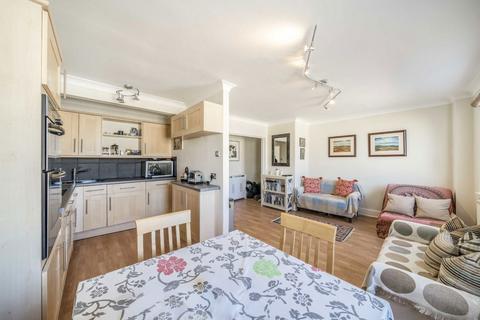 Belgrave Road, London SW1V 2 bed flat for sale