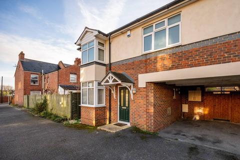 Garden Close, New Malden, KT3 3 bed semi