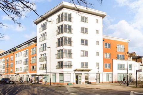 Northfield Avenue, West Ealing... 2 bed flat for sale