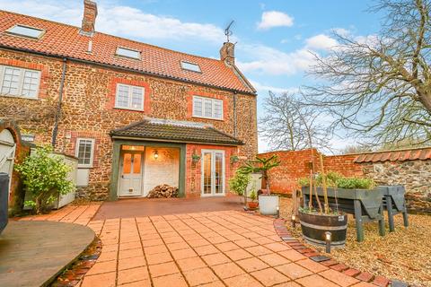 Hill Road, Middleton, King's Lynn... 3 bed semi
