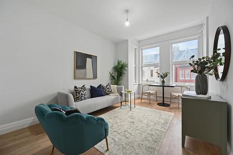 Nemoure Road, London, W3 2 bed apartment for sale