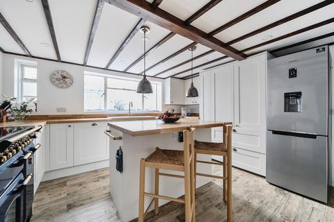 London Street, Whitchurch, Hampshire... 4 bed semi